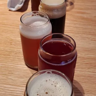 BEER/ CIDER FLIGHT. JUST THE RIGHT AMOUNT, 5 5OZ POURS OF YOUR CHOICE.