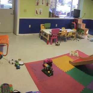 Well equipped children's room with a half door!!