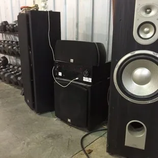 A rocking loud sound system with complete dumbbell rack
