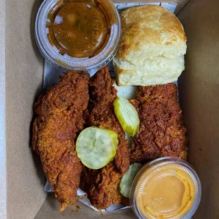 3 Piece Hot Meal with biscuit and 1 premium side (Baked Beans- YUMMY) House made dipping sauce.