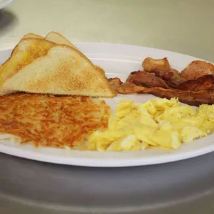 a plate of breakfast food