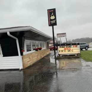 the outside of the restaurant