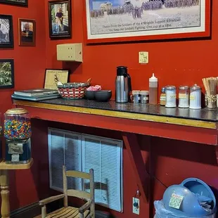 Cream and sugar station