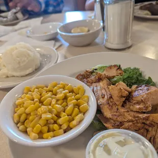 A decent place to have a meal on the road at a fair price. Good and friendly service--Midwest! Good variety.