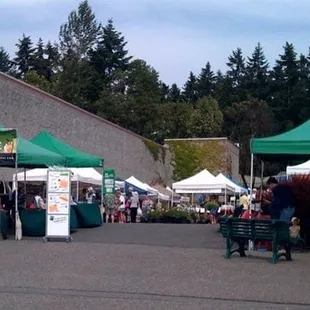 The entrance to the farmer&apos;s market.