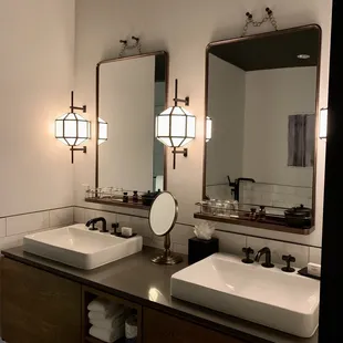Junior suite- double sinks in the bathroom