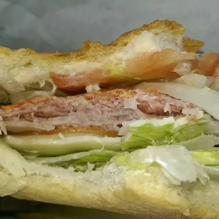 Let's look into the 6" Italian Sub, great proportions of ingredients.