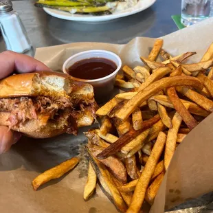 Pulled pork sandwiche