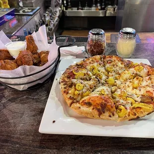 Delicious Pizza and Wings!