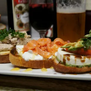 Crostinies