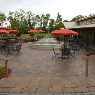 The garden courtyard is perfect to enjoy wine and the outdoors.