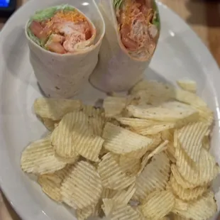 Chicken wrap with chips