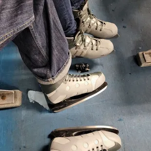 Skates