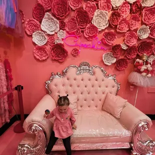 Cute cupcake store you can have little girl parties at!