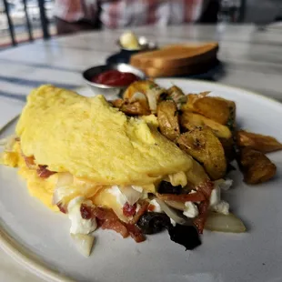 Omelet with goat cheese