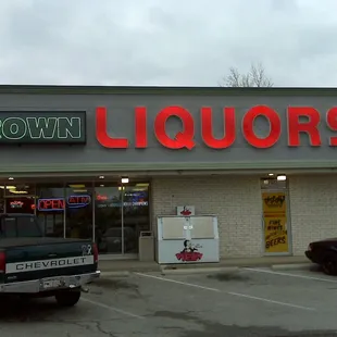 the front of a liquor store
