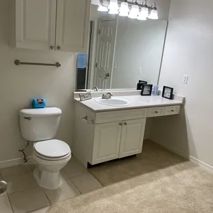 2 bedroom Master bathroom