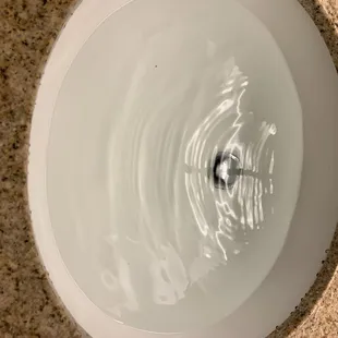 Slow draing sink