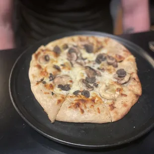 Black truffle pizza