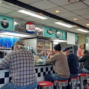 The decor is very 60s diner.