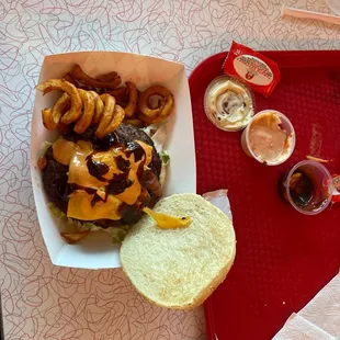 #4 bacon cheeseburger w Bbq and chipotle sauce