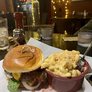 1/2 lb wagyu beef abc burger | gourmet mac-n-cheese IG: @parkmunchies