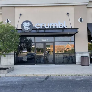 crumbl's entrance
