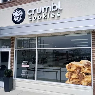 crumbl cookies
