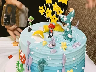 Smallcakes: Cupcakery & Creamery