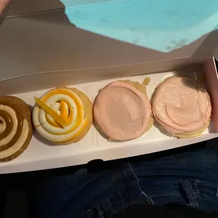 L-R: Dulce de leche, mango frozen yogurt (I believe), and my personal faves!-chilled sugar.