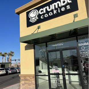 Crumbl Minis are perfect for catering events!