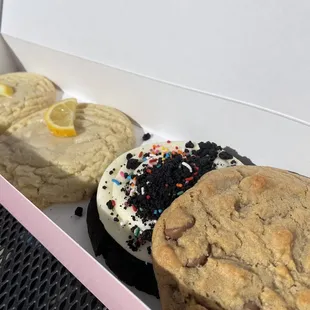 Lemon, Oreo birthday cake, chocolate cookie