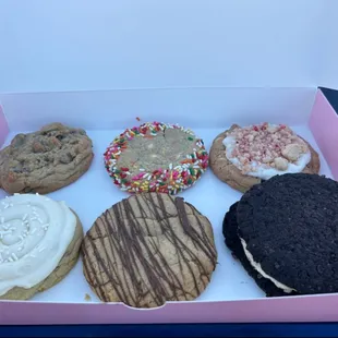 a 6 pack box! my favorite was the vanilla bean ( bottom left)