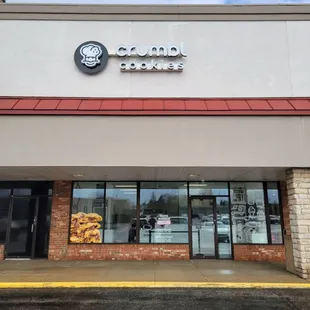 the outside of a bakery