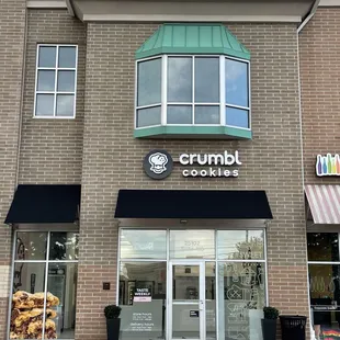 crumbl cookies