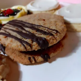 The fudge was amazing so was the cookie