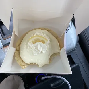 Lemon cream pie