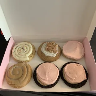 Birthday cake, cinnamon toast crunch, pink sugar, honey bun, and 2 Neapolitan.