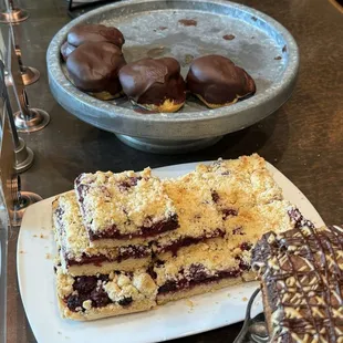 Eclair puff and blackberry Crumble Bar