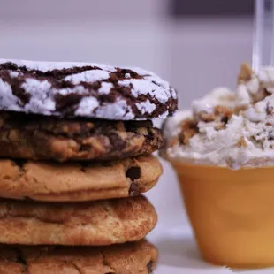 Gelato and cookies