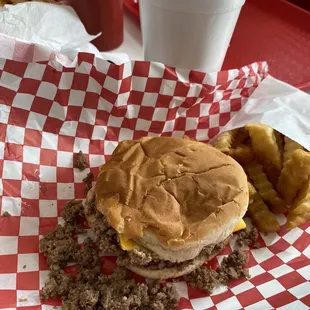 Crumbly Burger with Cheese