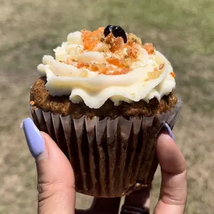 Vegan carrot cake cupcake