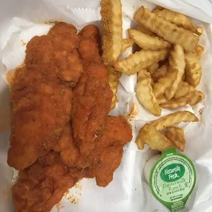 Regular Hot tenders w/seasoned fries