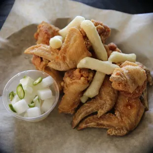 bbq chicken, fried chicken wings, chicken wings, fried chicken, chicken wings and fried chicken, poultry, food, bbq wings, chicken