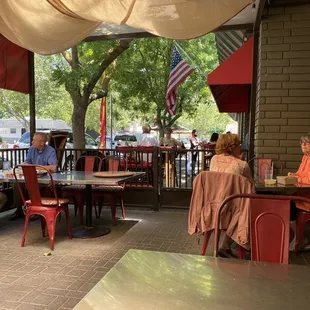 Out door dining, big patio