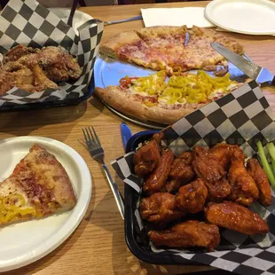Per my review, cheese pizza, half banana pepper, buffalo and garlic parmesan wings.