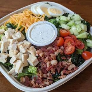 KALIFORNIA COBB - Bacon, Chicken, Egg, Kale, Romaine, Cherry Tomato, Cheddar, House Ranch