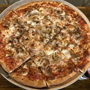 12&quot; beef, mushrooms and red onions
