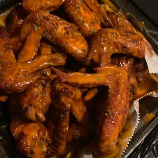 a tray of chicken wings