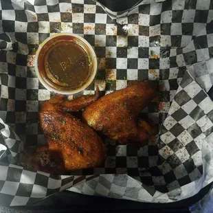 chicken wings and fried chicken, bbq chicken, fried chicken wings, chicken, bbq wings, chicken wings, fried chicken, poultry, food